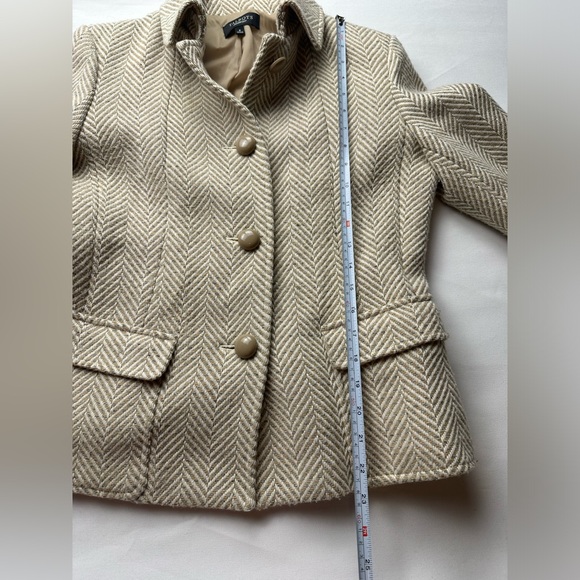 Talbots tan/cream 35% wool herringbone pattern jacket. Size 8 - Picture 4 of 8